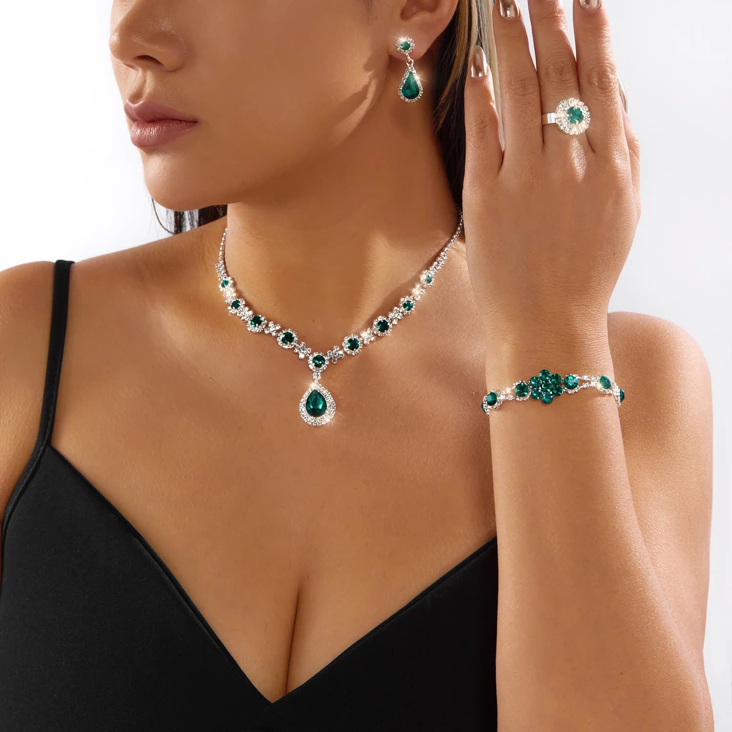 Ensemble de bijoux de luxe en cristal vert pour femmes, goutte d'eau, strass complets, colliers en Z