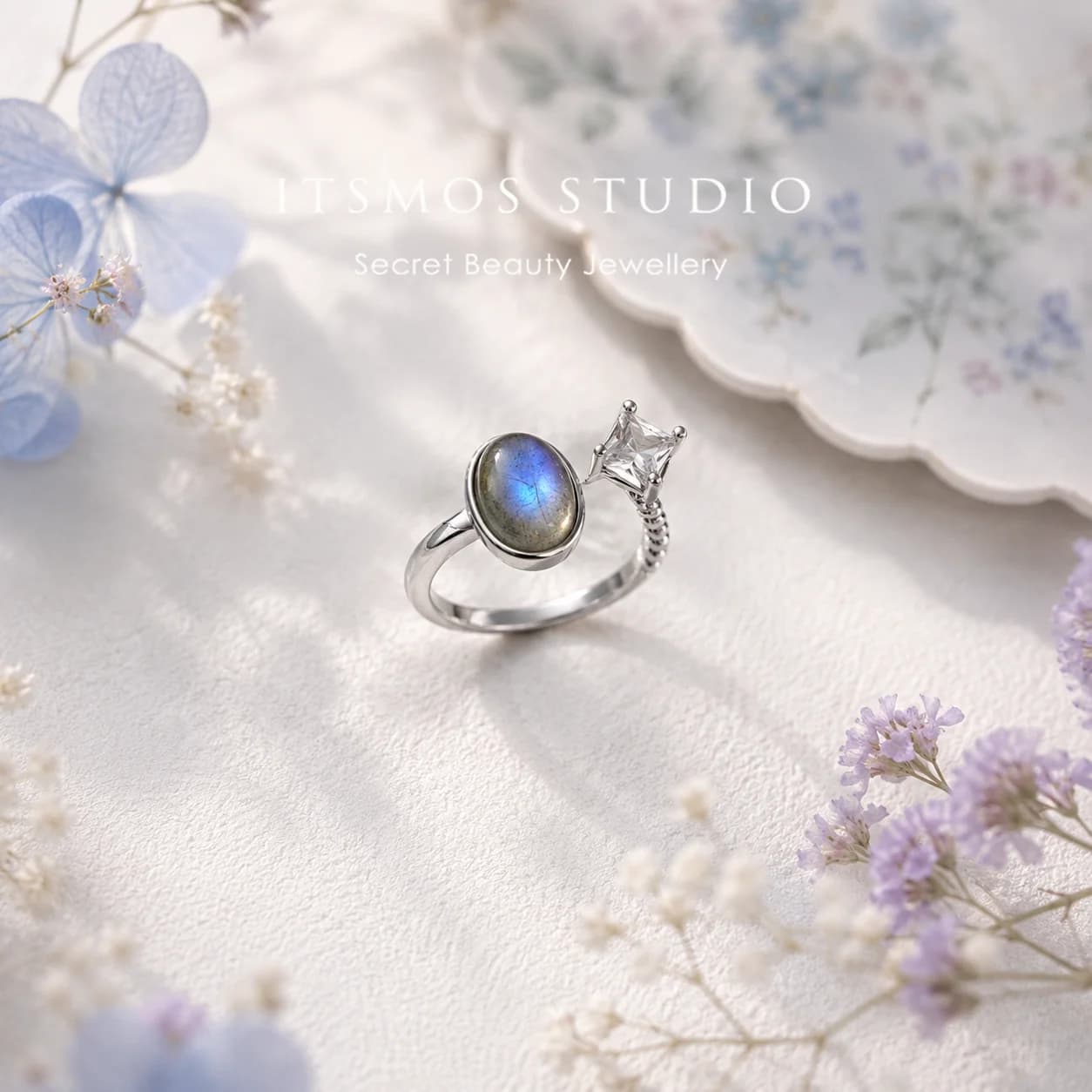 ITSMOS Bague en Labradorite Naturelle avec Éclat Bleu, Pierre Précieuse Taillée Princesse, Bijou de 