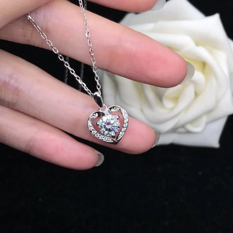 Les femmes aiment le meilleur collier en or blanc véritable 18K 1CT Moissanite pendentif collier Sty