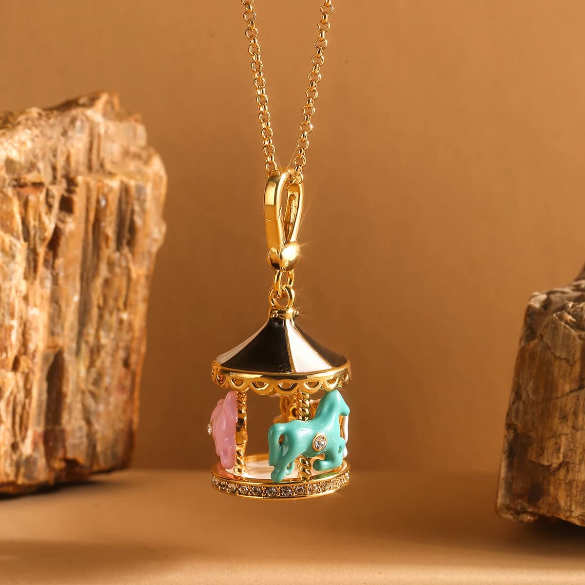 Collier avec pendentif carrousel coloré pour femmes, Niche à la mode, doux et Cool, bijoux de fête, 