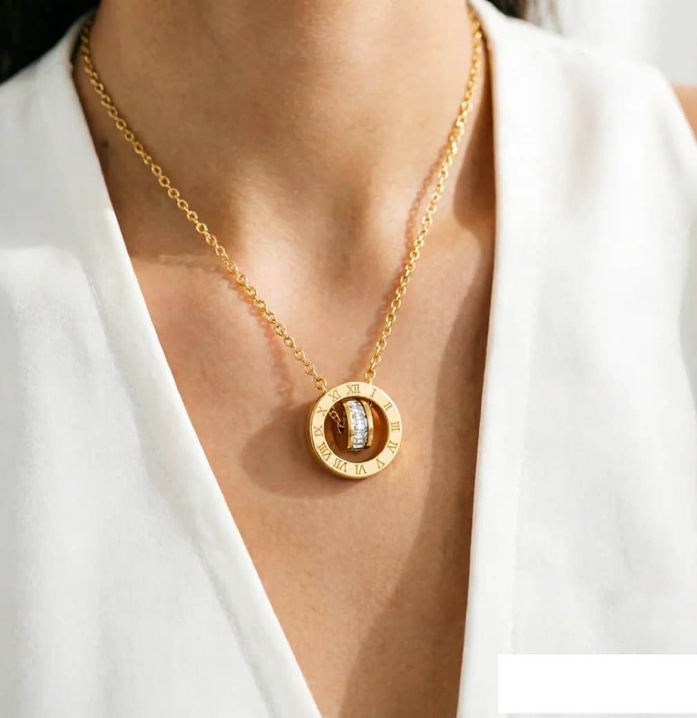 Collier pendentif double cercle chiffres romains en acier inoxydable micro-pavé CZ, chaîne de clavic