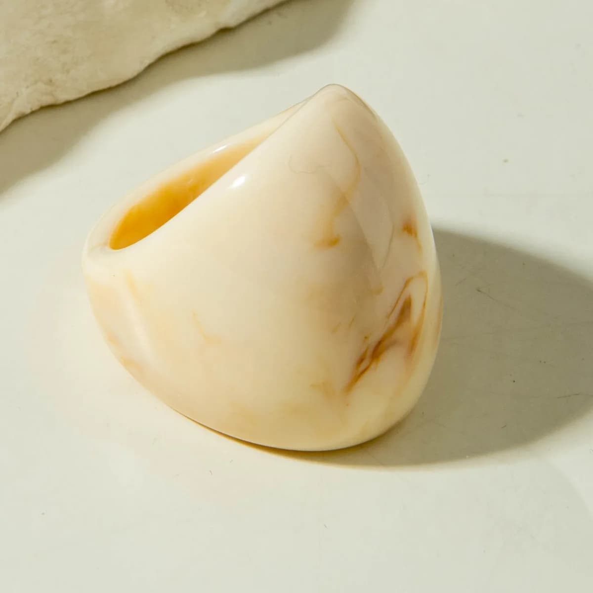 Tocona – bague bohème multicolore en acrylique avec bijoux à irrégularités géométriques, adaptée aux