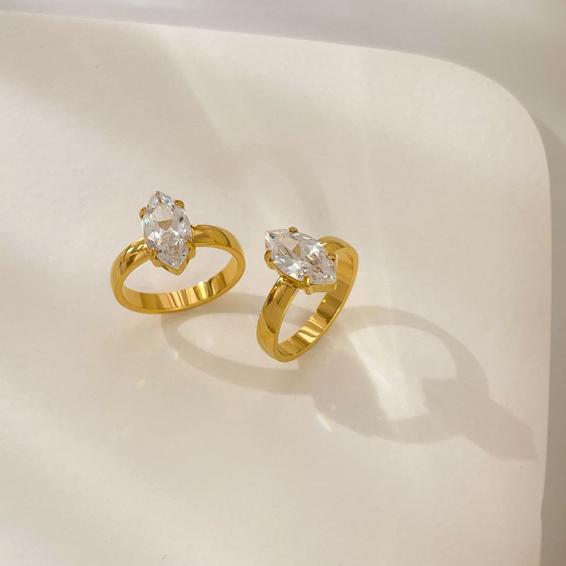 Bague en acier inoxydable plaqué or 18 carats avec zircon pour femme, bague signet minimaliste et ép