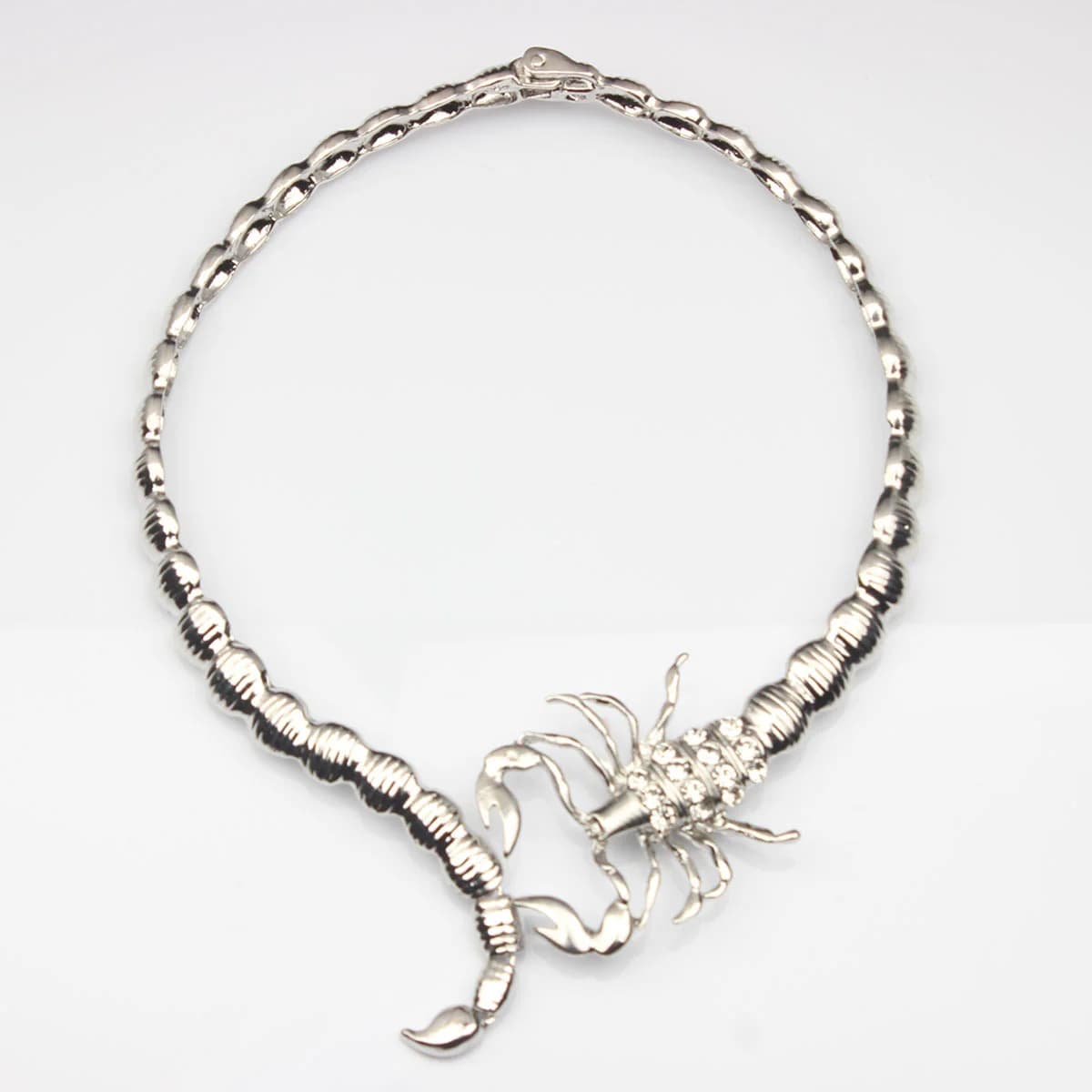 Collier exagéré - collier vintage et unique en forme de scorpion serti de diamants pour femme, acces