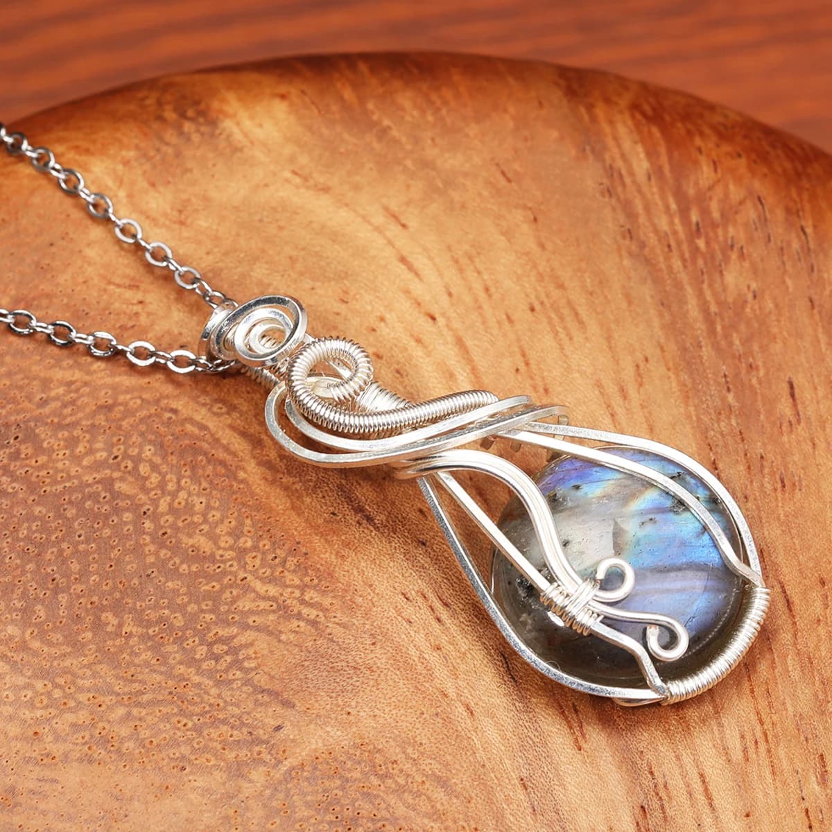 Un collier à la mode avec pendentif en pierre précieuse naturelle allongée, bijoux élégants pour Occ