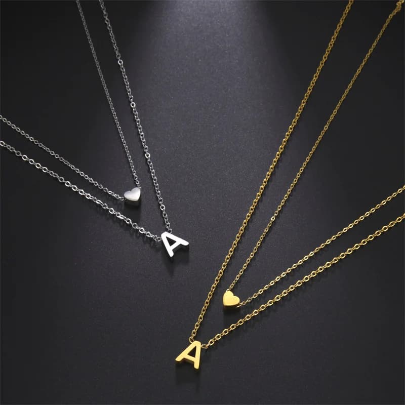 Collier avec initiale en forme de petit cœur pour femmes, couleur or argent, lettre multicouche, ras