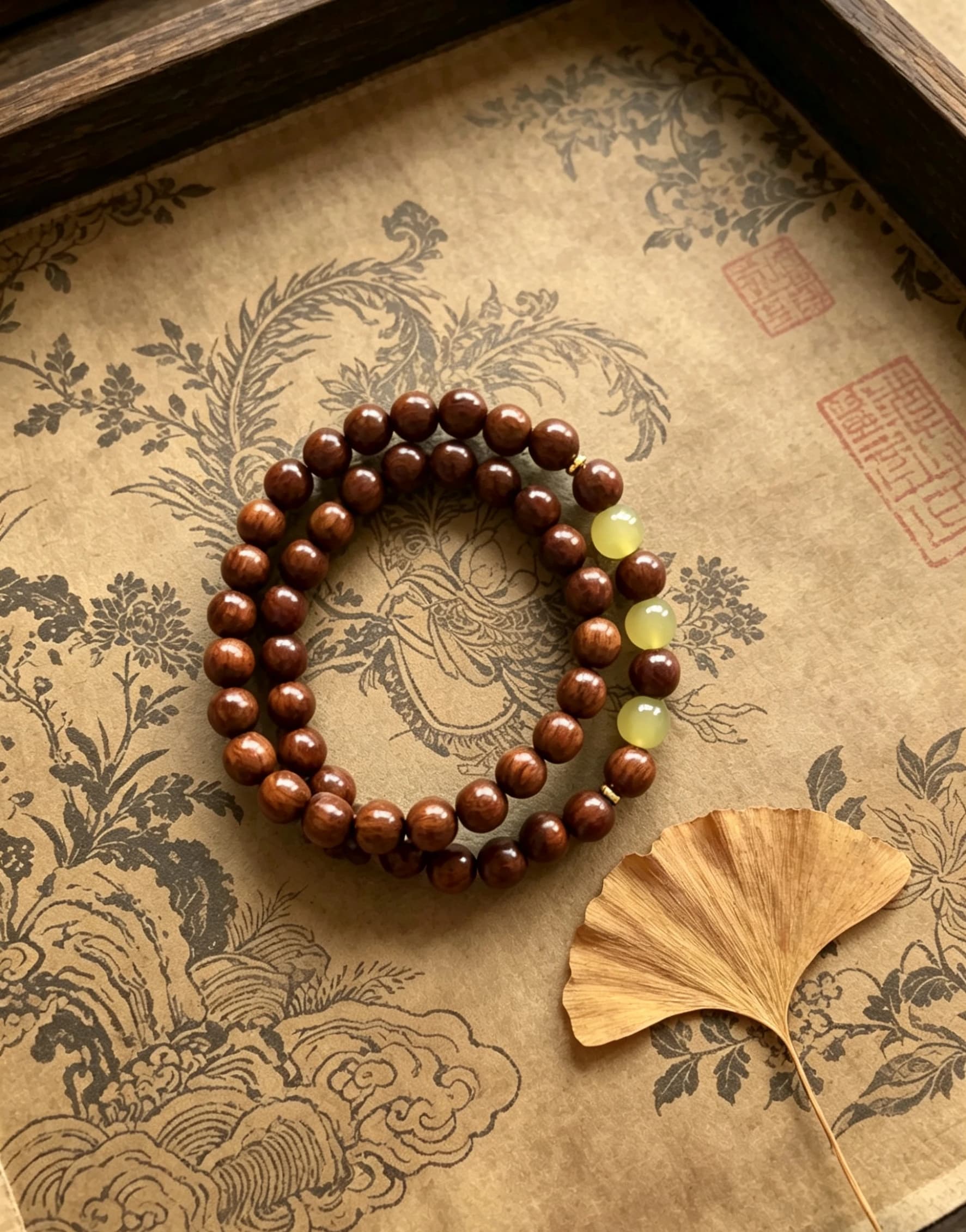 Bracelet en bois naturel et perles de jade