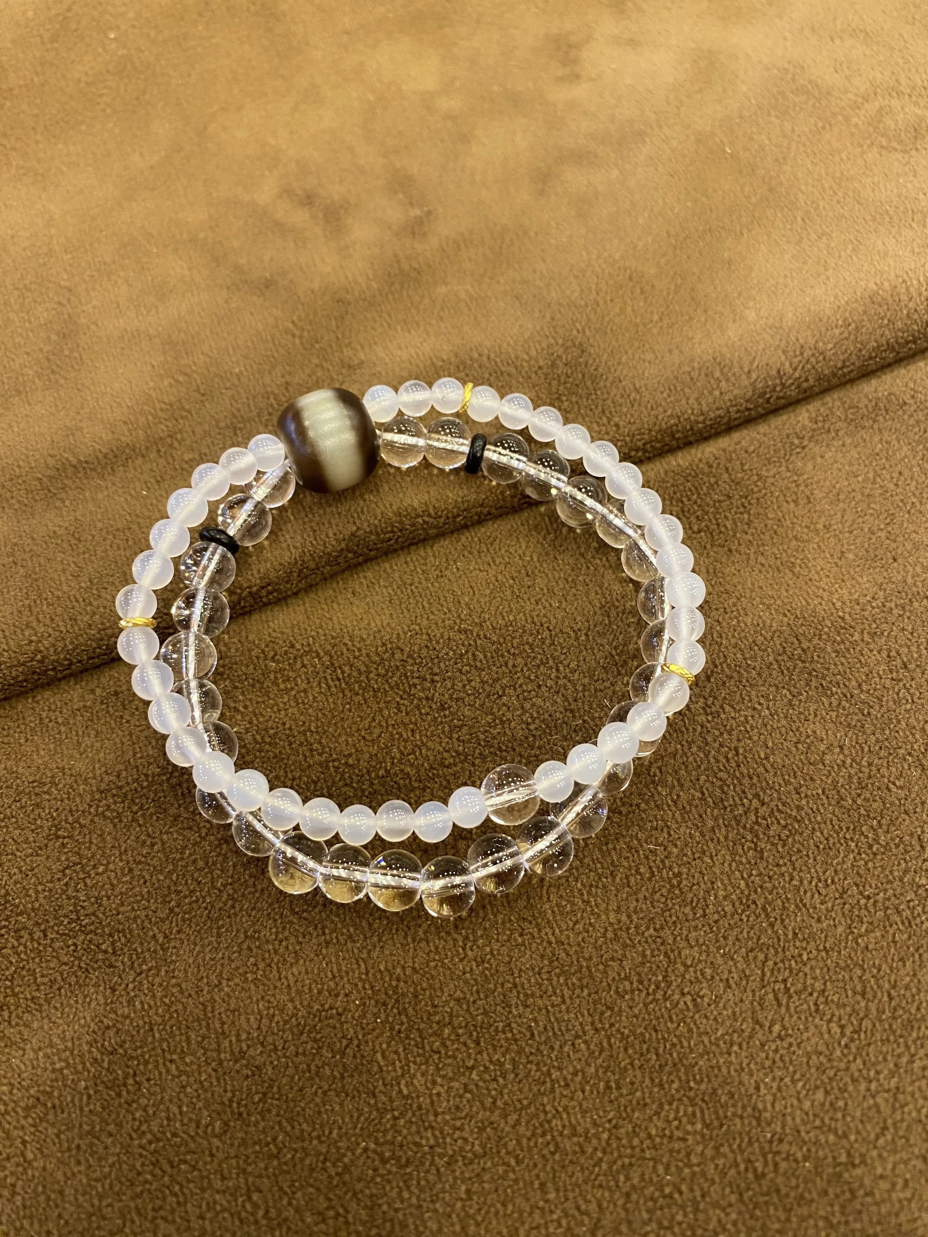 Bracelet double couche en quartz clair et agate mate
