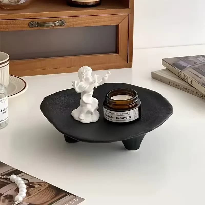 Plateau à bijoux en céramique créatif avec un design artistique unique à trois pieds, décoration d'i