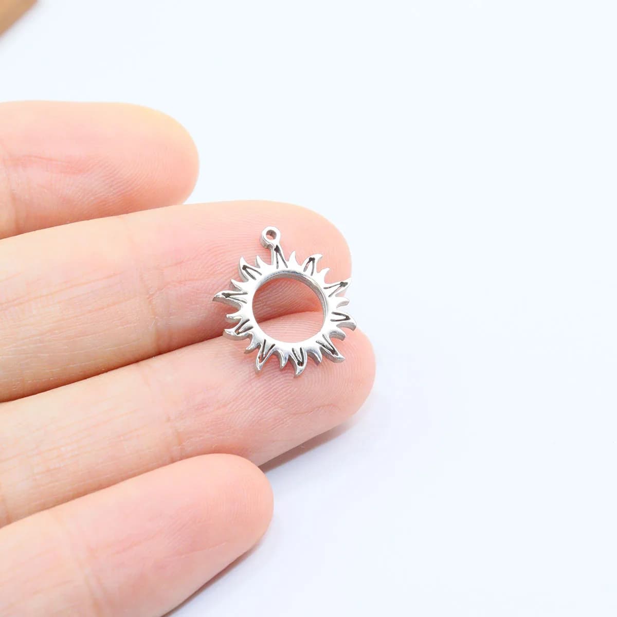 10 pièces en acier inoxydable brillant miroir poli soleil bijoux pendentif à breloques bricolage art