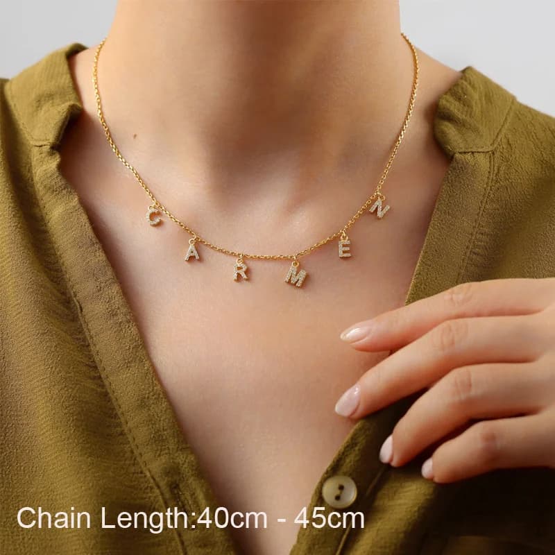 Collier avec nom personnalisé avec initiale pour femmes et mamans, pendentif avec lettres pavées de 