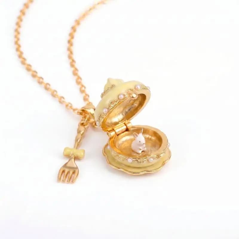 Collier pendentif mini boîte à gâteau émaillée faite à la main, mignon pendentif dessert, compatible