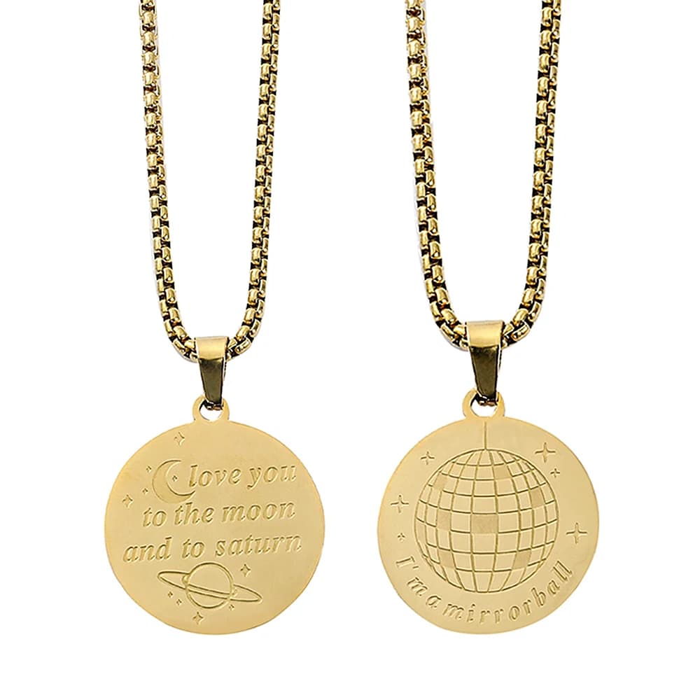 Collier gravé avec carte du monde – Pendentif rond, bijoux inspirés par les voyages, cadeaux pour ho