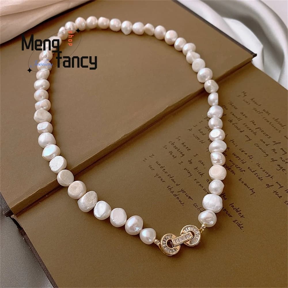 Collier de perles d'eau douce de forme irrégulière baroque, légèrement réglé avec un design élégant 