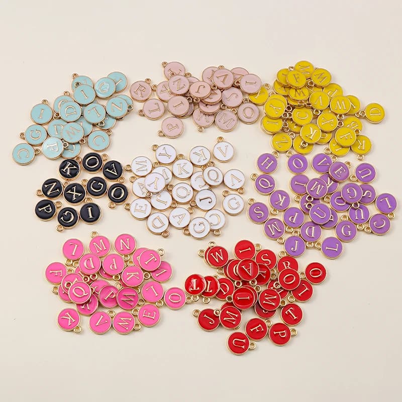 Leslie 10 pièces 8 couleurs mignon Mini Alphabet 26 lettres pendentifs à breloque pour bricolage nom