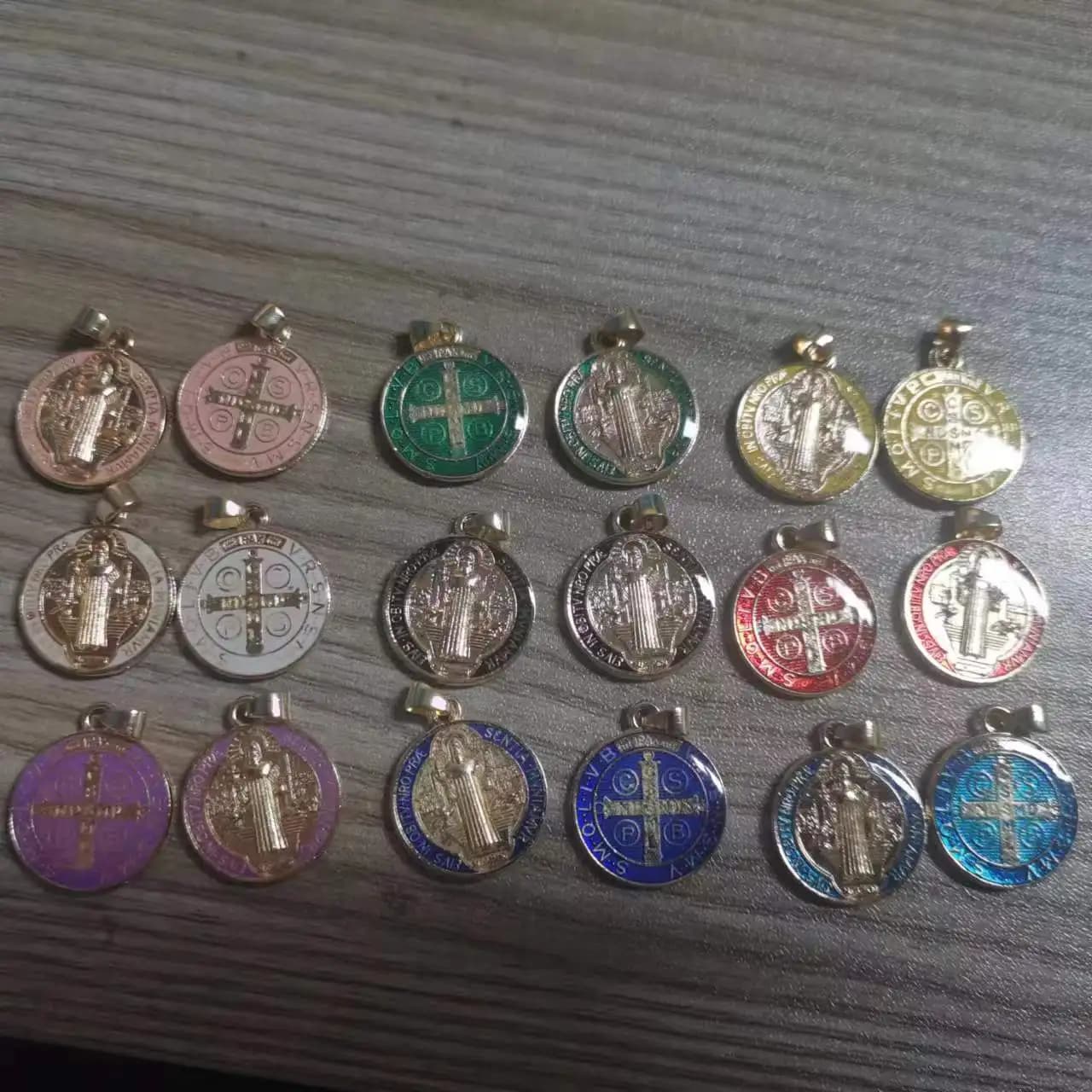 12 pièces de médailles catholiques Double face de saint benoictine, accessoires cadeaux, breloques r