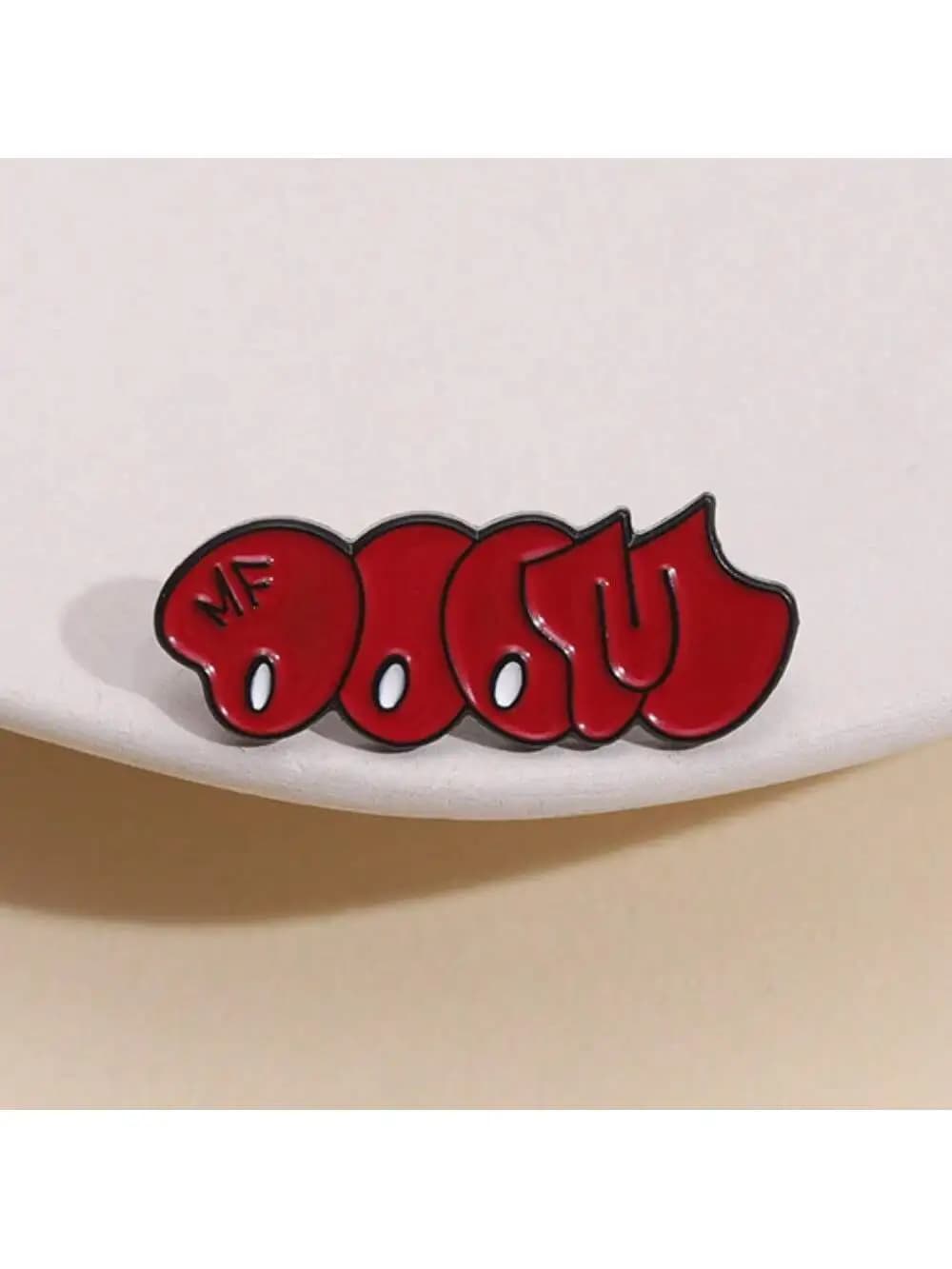 "Doom"" Broche en émail graffiti - Accessoire tendance pour vêtements, sacs et chapeaux - Cadeau uni