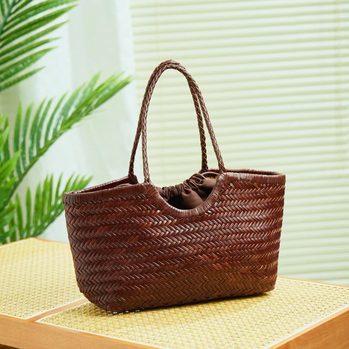 Sac fourre-tout tissé en cuir véritable pour femme, style rétro, tendance Instagram 2026