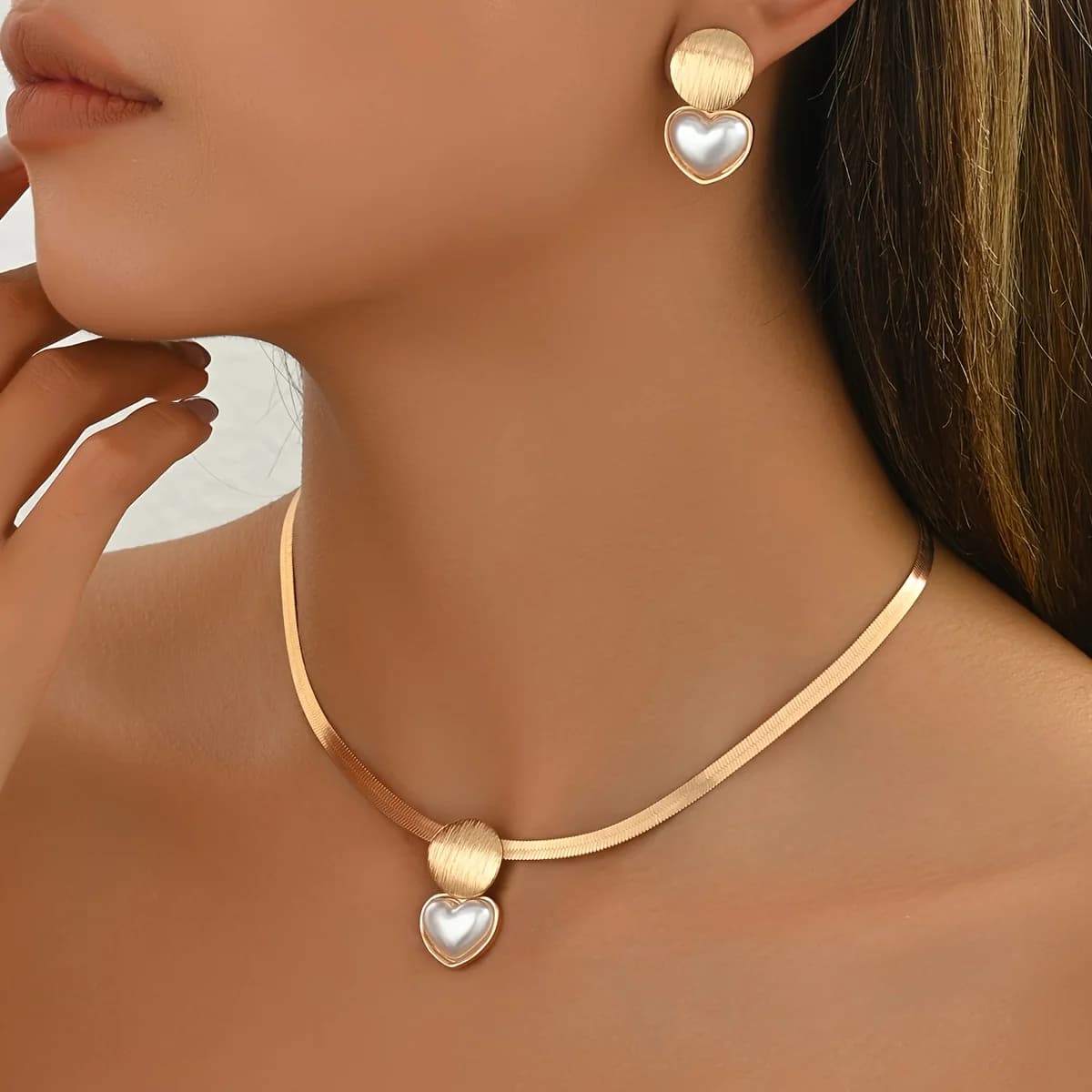 Ensemble de bijoux dorés élégants, 3 pièces, collier chic et boucles d'oreilles assorties avec cœur 