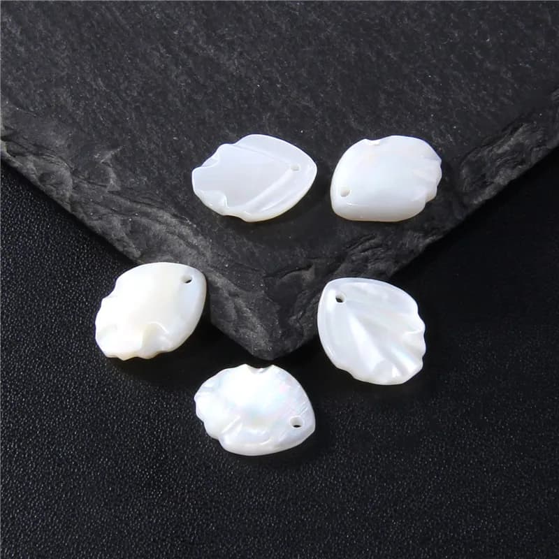 Pendentif à breloque en nacre blanche naturelle, perles, fleur de Rose, collier, broche, accessoires