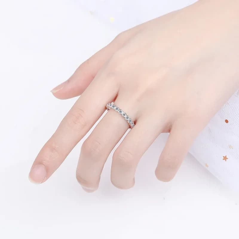VeraPlatin Bijoux fins, Bagues en or blanc 18K motif nid d'abeille et Moissanite Diamant, pour la Sa