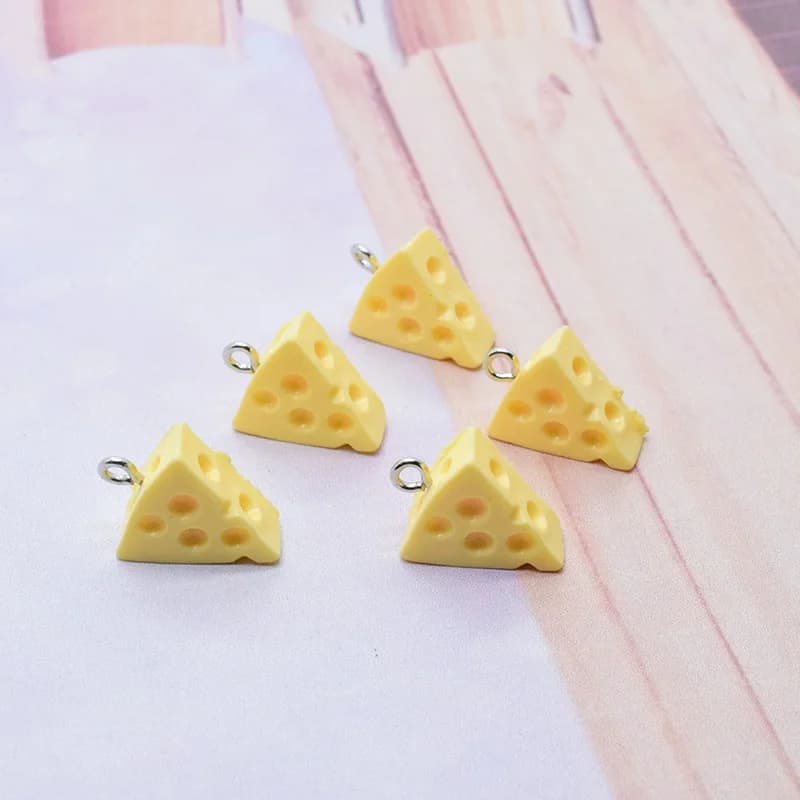 10 pièces Kawaii Mini Triangle fromage résine breloques INS jaune nourriture pendentif pour boucle d