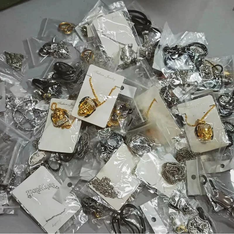 Boîte à bijoux mystérieuse avec petite boîte, collier, boucles d'oreilles, bagues et Bracelets, pier