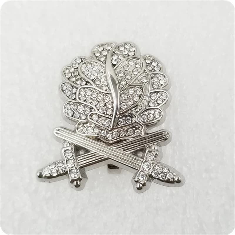 Broche d'insigne de médaille allemande, cuir chevelu en chêne, double épées, diamants, chevaliers, q