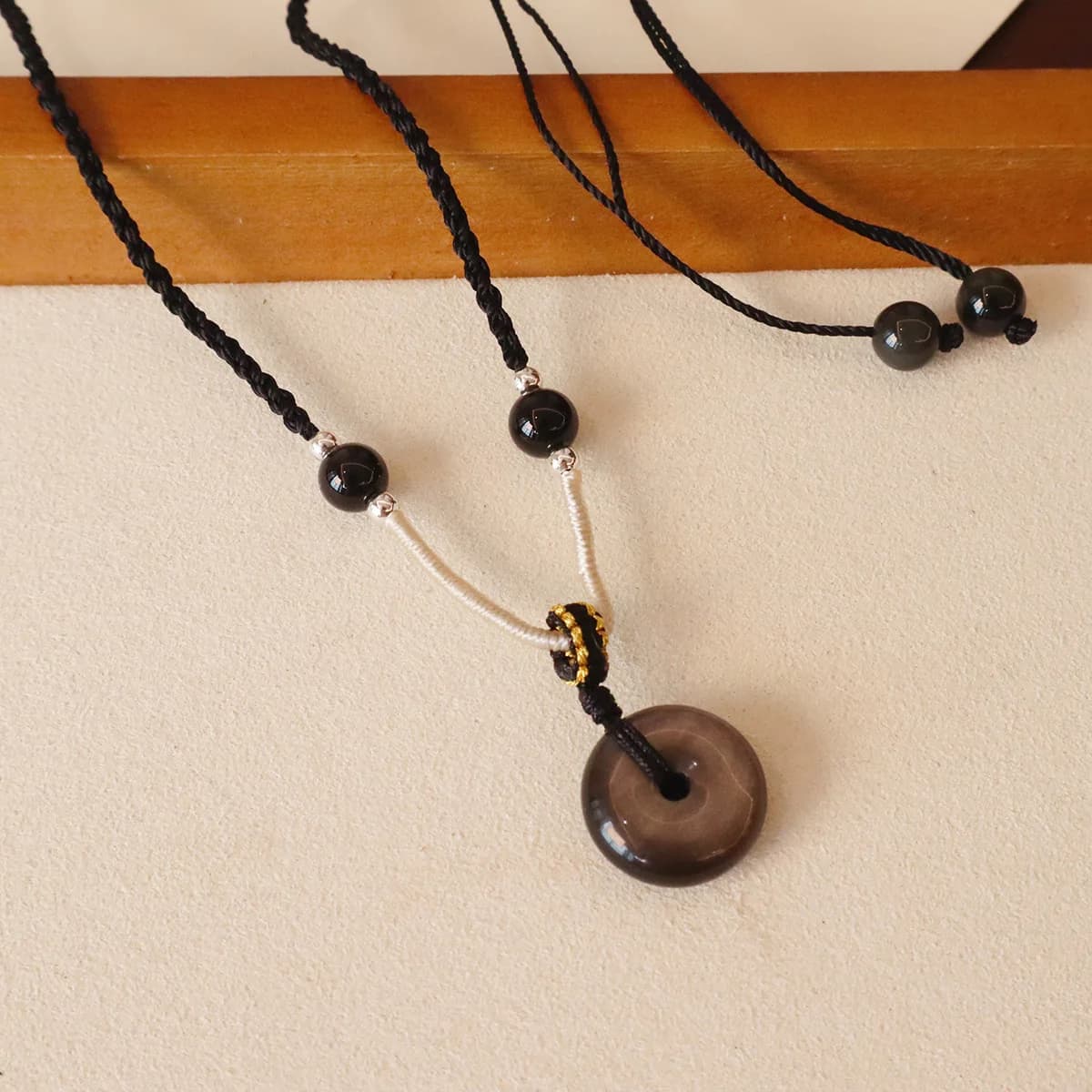 Collier pendentif en pierre noire d'obsidienne naturelle pour femmes et hommes, chaîne en corde tres