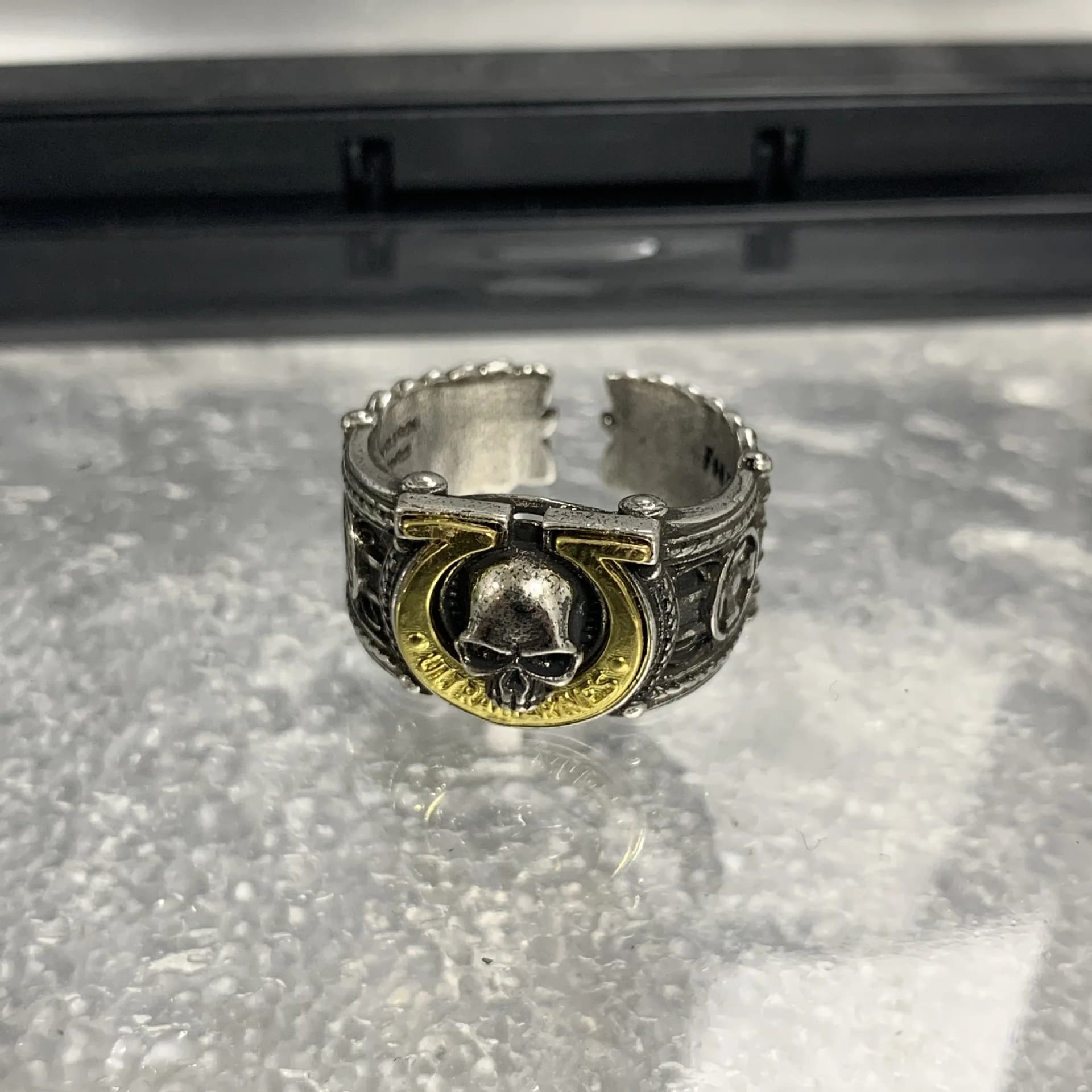 Bague Chevalière Tête de Mort Gothique, Bicolore Argent et Or, Style Rétro Sci-Fi, Bague Tendance po