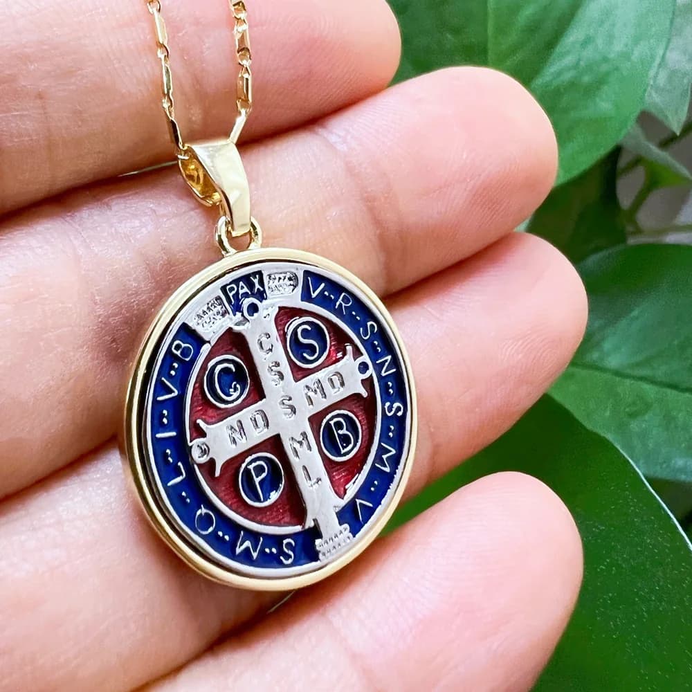 Collier pendentif religieux en noix de coco pour femme, tour de cou croix San Benito, cadeau de fête