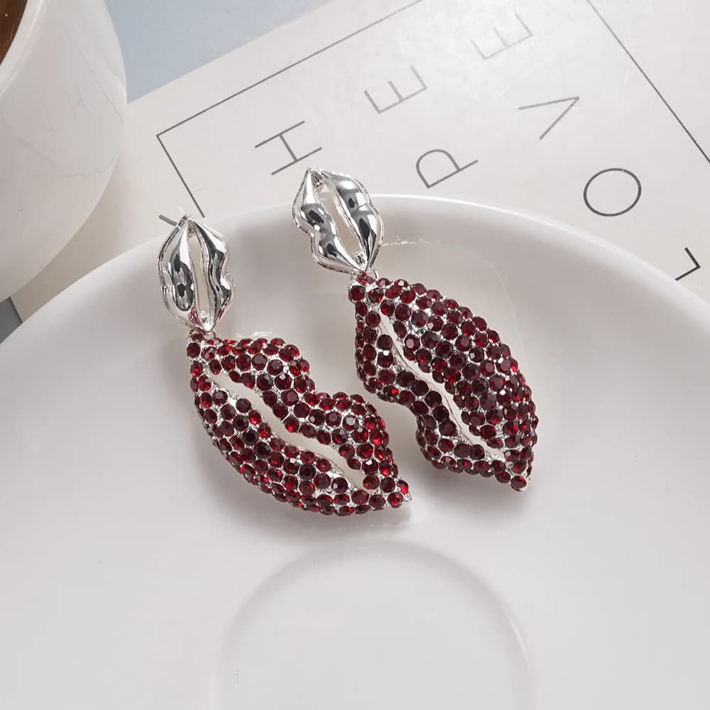 Glam – boucles d'oreilles pendantes en forme de lèvre, strass bordeaux, ton argent, bijoux de déclar
