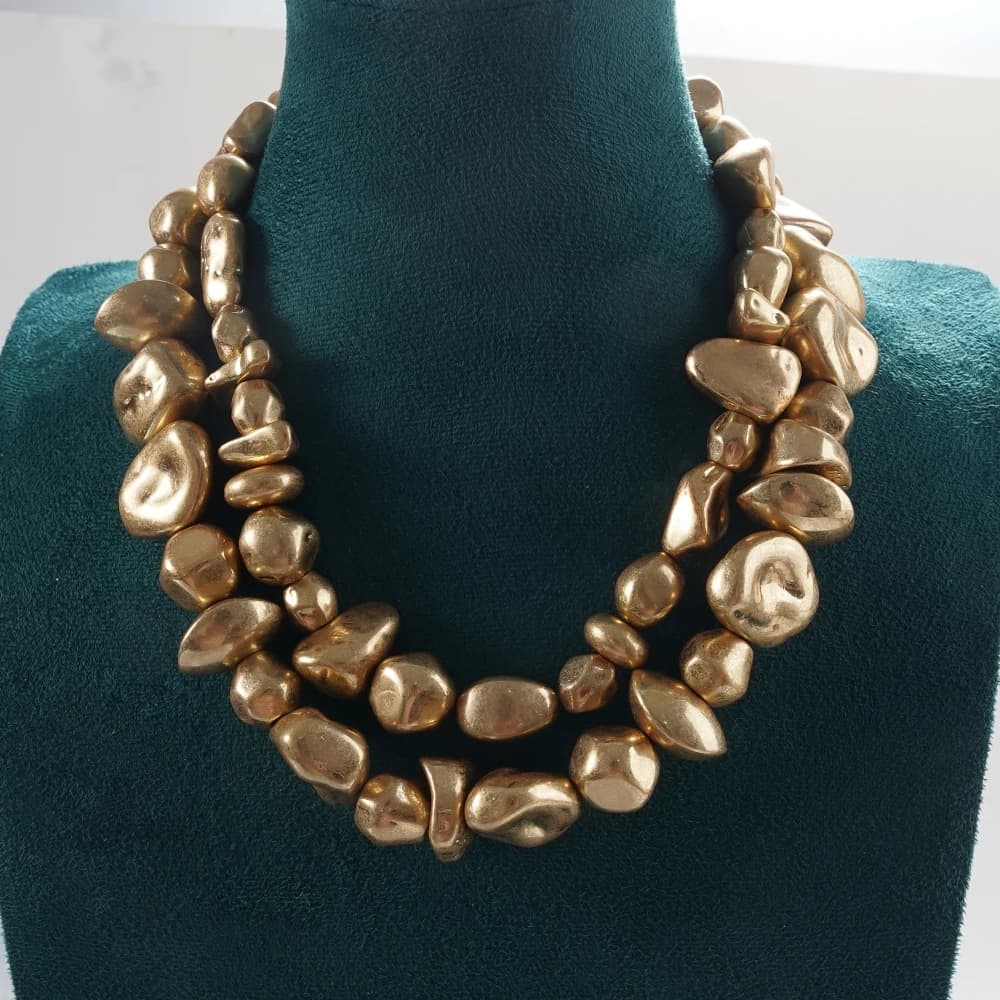 Ensemble superposé de pierres d'or sculpturales modernes, accessoire de déclaration pour brunch, ren