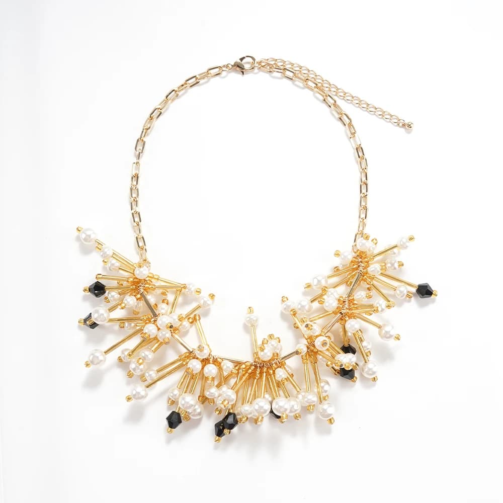 Collier bib effet feu d'artifice spectaculaire, accessoire tendance idéal pour les brunches et les t