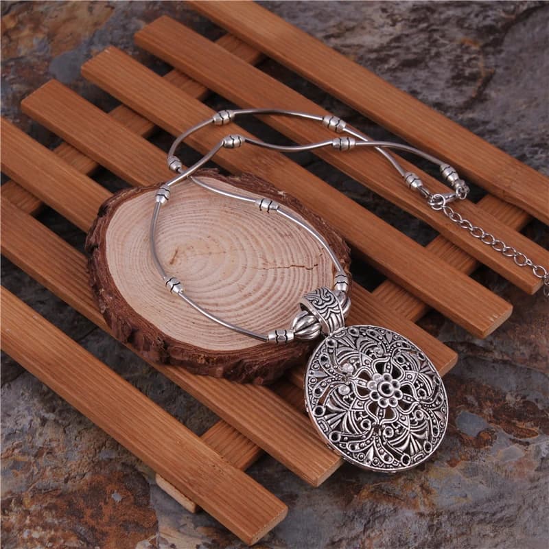 Bijoux tibétains Vintage argent plaqué bohème creux sculpté pendentifs ronds colliers chaîne colliers pour femmes Bijouterie Femme