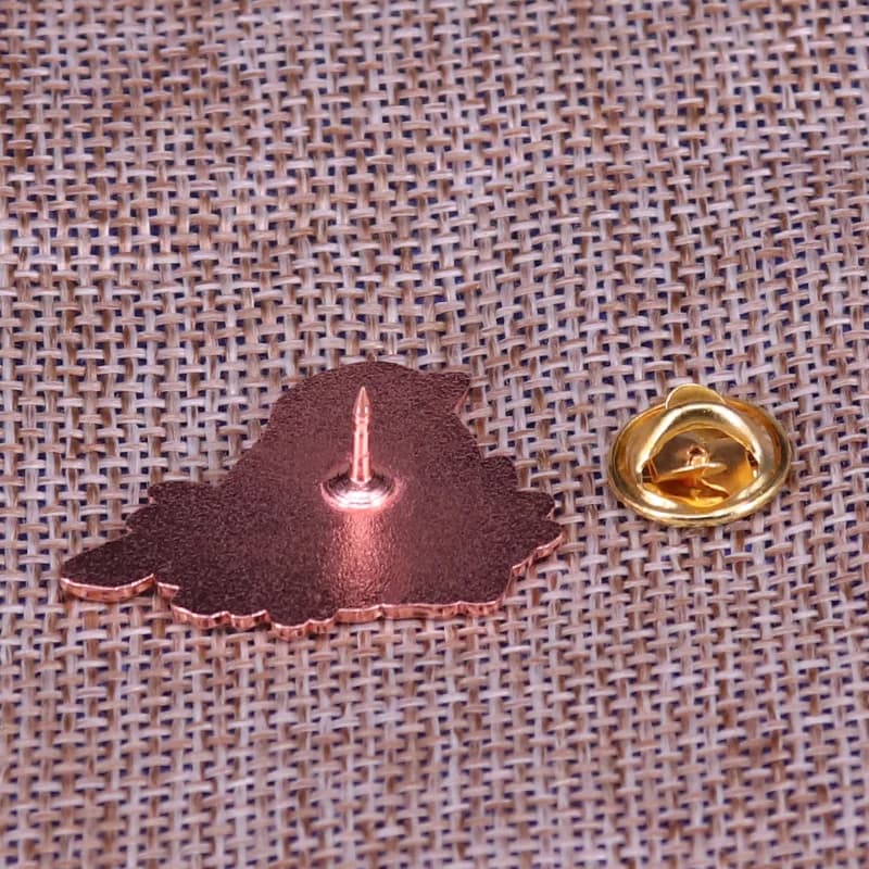 Broche à revers en émail, oiseau sur une branche avec fleurs, cadeau de printemps pour petite amie et enfants