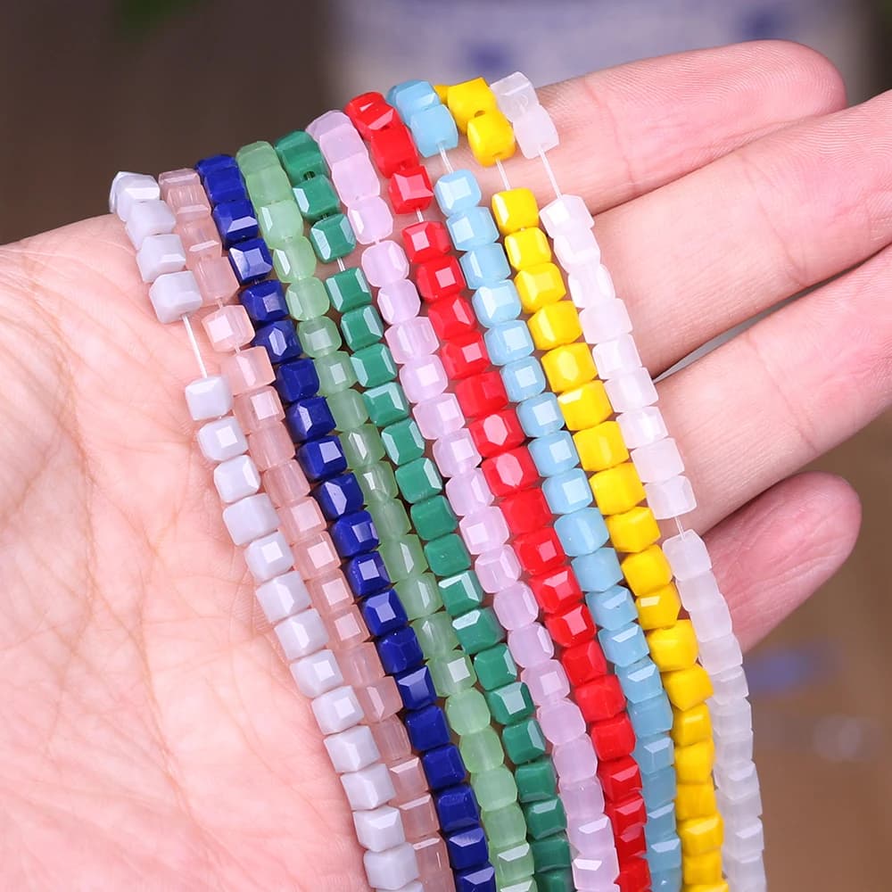 Perles carrées en cristal à facettes