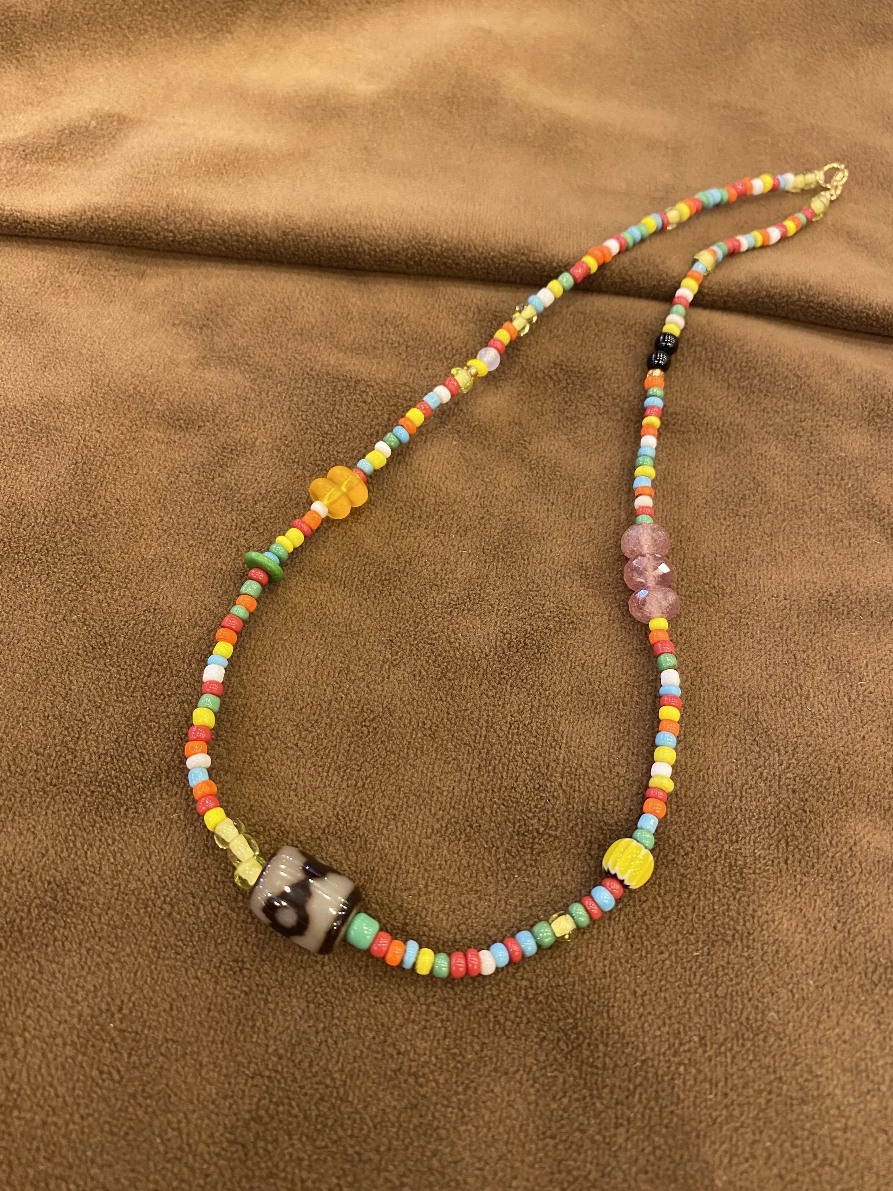 Collier bohème coloré en perles Dopamine