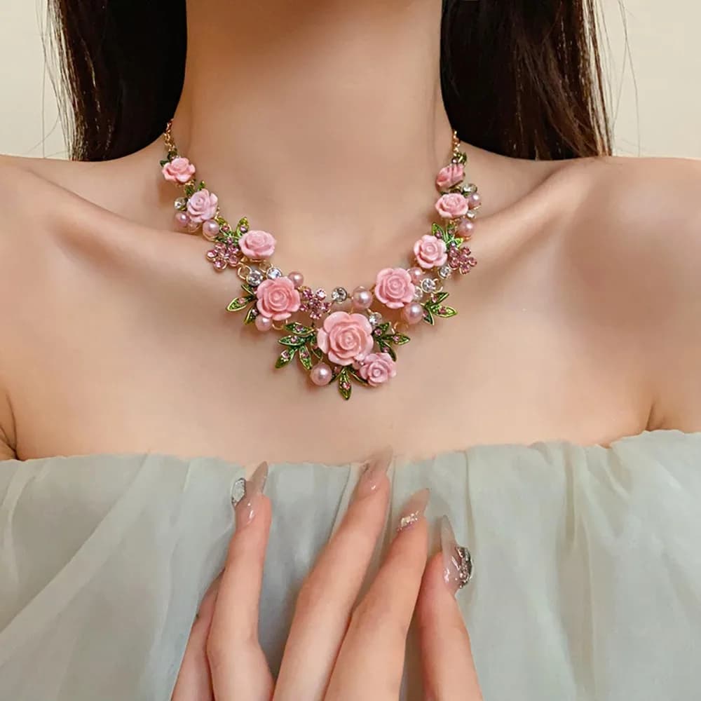 Collier luxueux en strass avec fleur de rose, collier ras-du-cou délicat, bracelet fleur, chaîne de clavicule en perles, boucles d'oreilles clous pour soirée