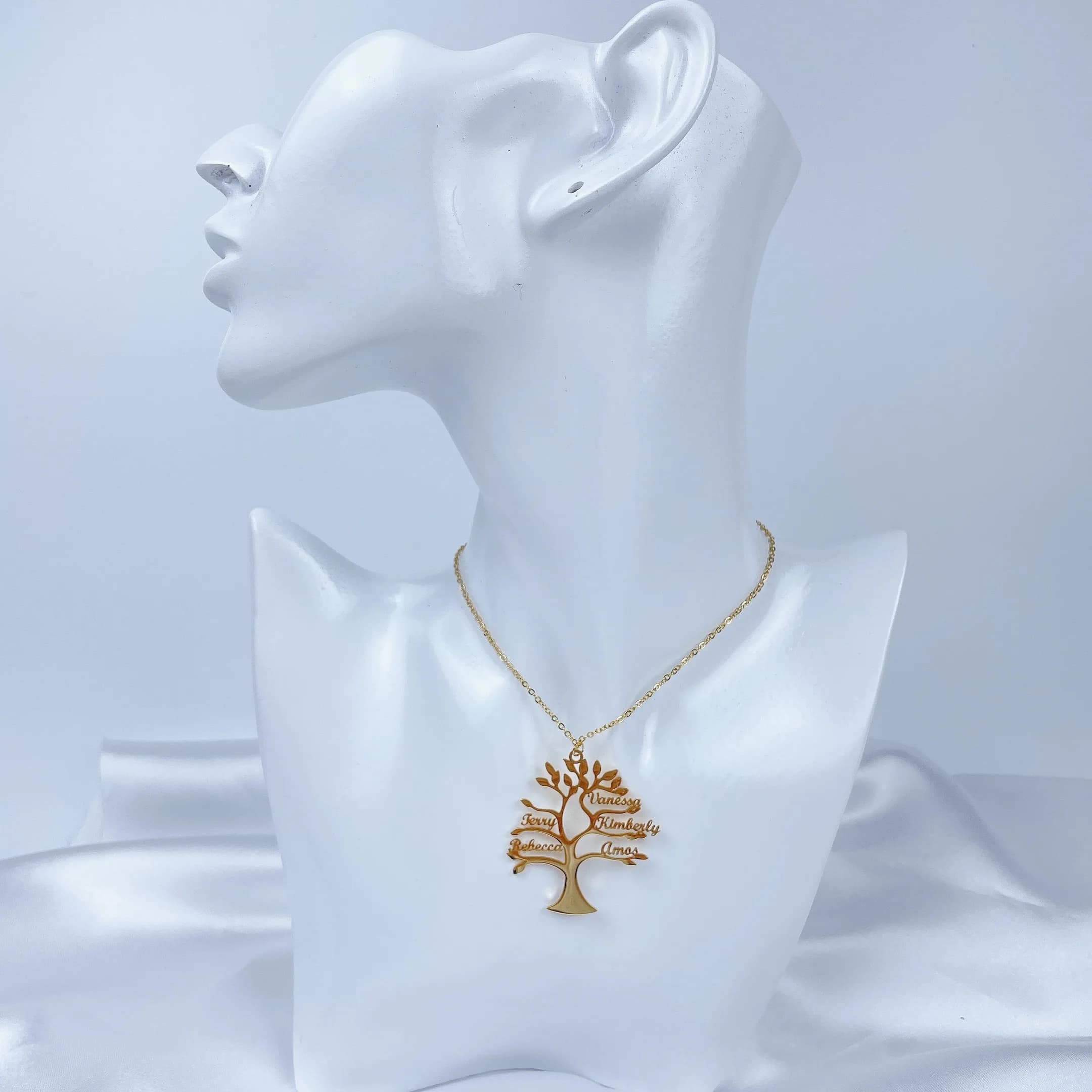 Collier arbre de vie personnalisé avec 1 à 6 noms