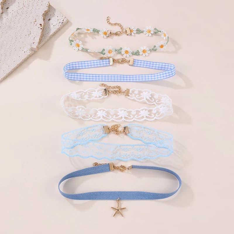 Lot de 5 colliers ras du cou en dentelle et à motifs floraux – Collier à nœud en ruban doux pour un look sophistiqué.