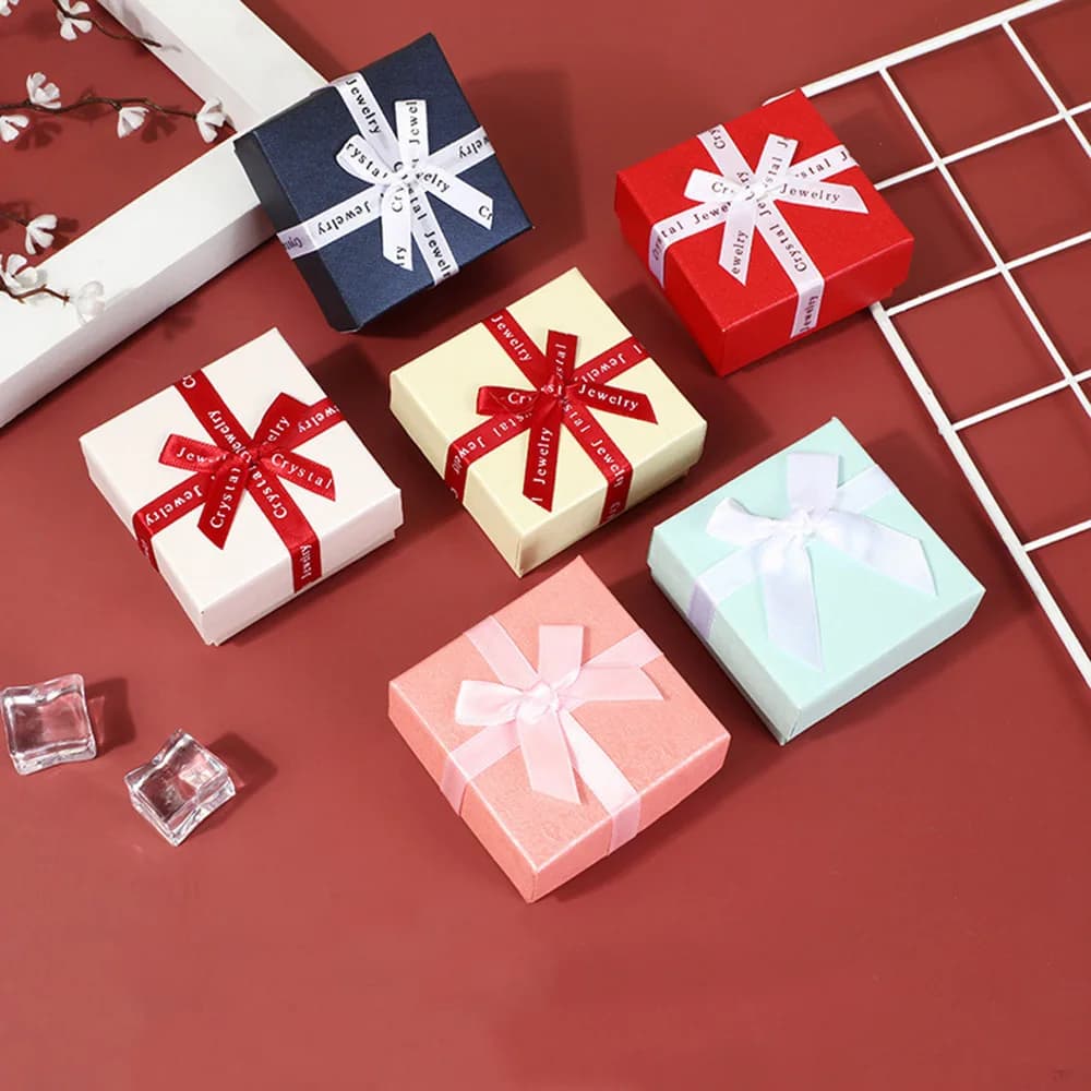 Boîte à bijoux à nœud carré, boîtes cadeaux en carton pour bagues, colliers, boucles d'oreilles, bijoux pour femmes, emballage de cadeaux avec éponge, rangement intérieur