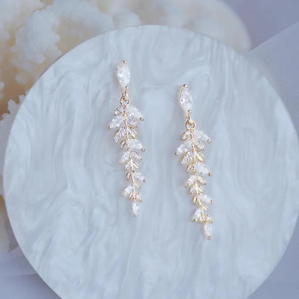 Boucles d'oreilles à breloques en feuilles d'or véritable 18 carats pour femmes, petite boucle d'oreille en zircone exquise, pendentif élégant en cristal coréen pour mariage