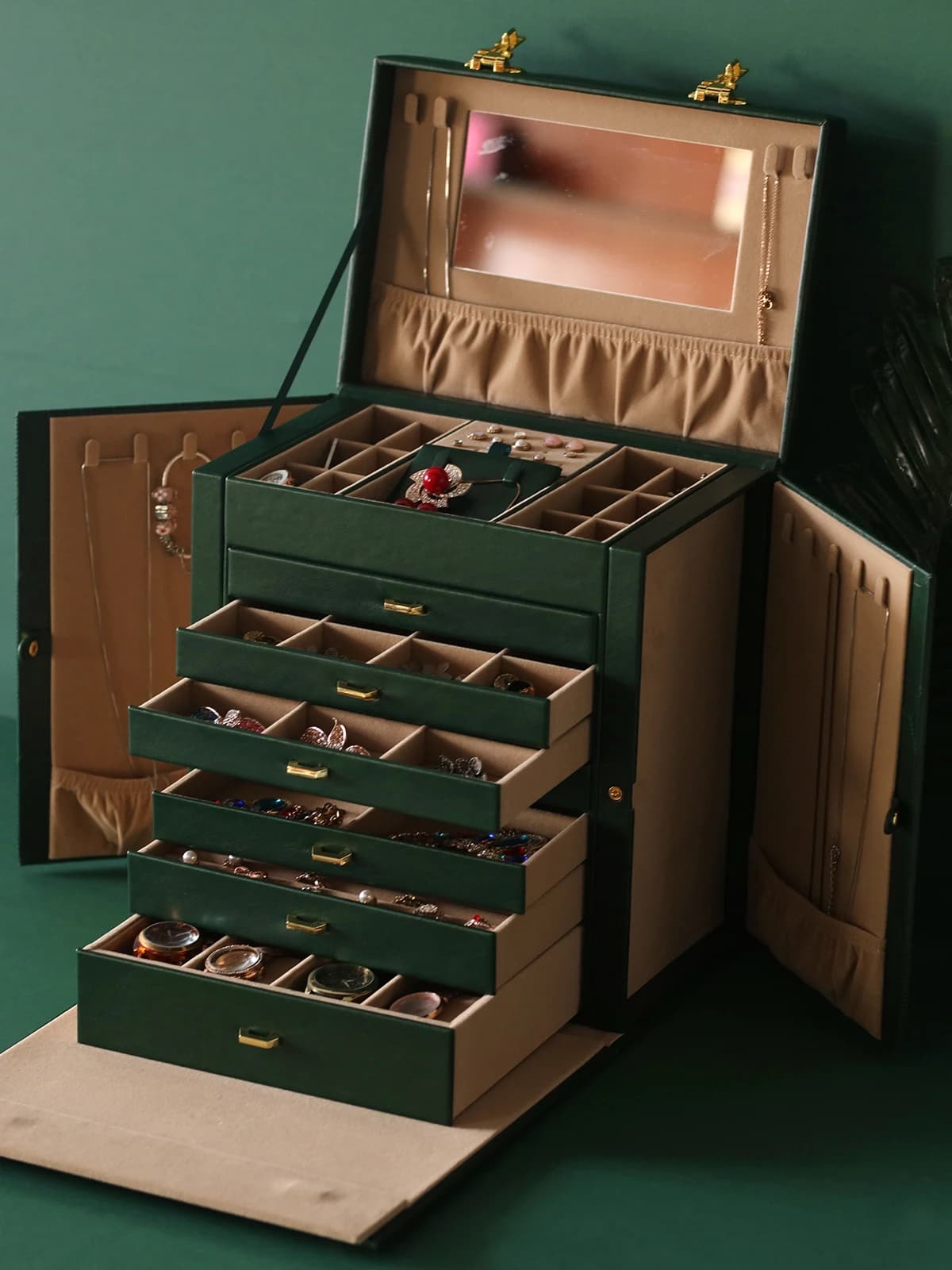 Boîte à bijoux en cuir avec serrure à combinaison dorée