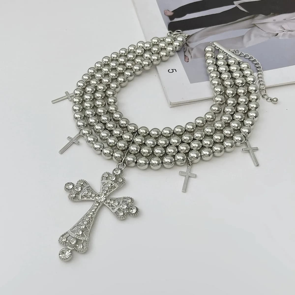 Collier multi-couches en diamant de style luxe léger européen et américain, collier de perles CCB à personnalité affirmée
