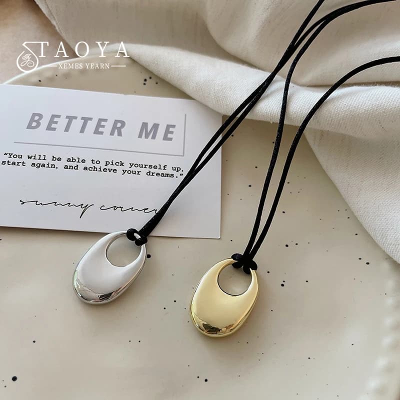 Collier pendentif ovale en métal polyvalent pour l'été, chaîne en corde de coton noire, accessoires de bijoux tendance 2025 pour femmes