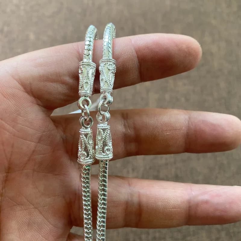 Collier ras du cou en cuivre blanc, chaîne serpent, fermoir sculpté rétro, bijou à maillons fins pour le quotidien et les soirées