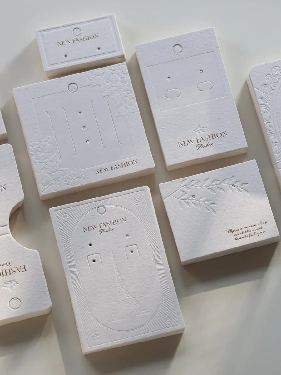 Carton de Protection de l'environnement personnalisé pour accessoires de bijoux, étiquettes de support, collier, boucles d'oreilles, pince à cheveux, carte d'affichage 1