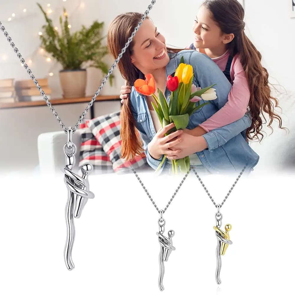 Collier pendentif bébé câlinant, collier minimaliste bicolore en acier inoxydable pour la fête des Mères, la fête des Pères et les cadeaux de fête à la maison