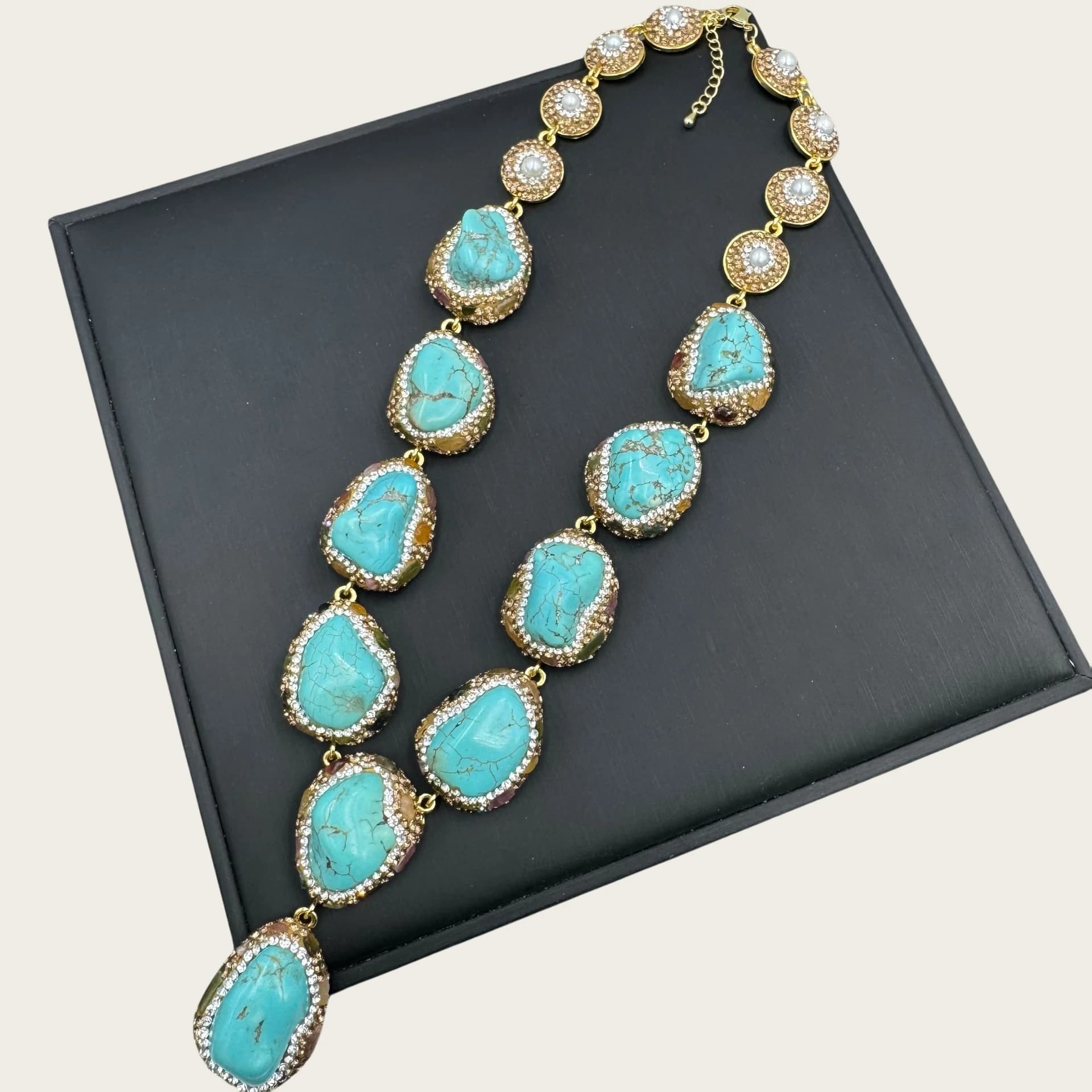 Collier Turquoise brut turc avec incrustation de perles naturelles